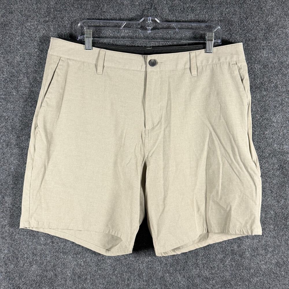 Vuori Aim Shorts 8" Men's 34 Khaki Beige Performance Stretch Golf Casual Travel